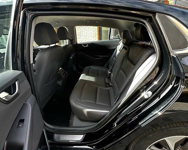 Черный Хендай Ioniq, объемом двигателя 0 л и пробегом 131 тыс. км за 14499 $, фото 22 на Automoto.ua