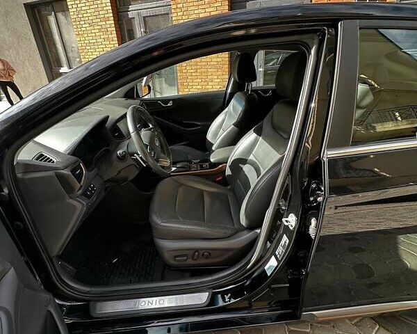 Черный Хендай Ioniq, объемом двигателя 0 л и пробегом 131 тыс. км за 14499 $, фото 20 на Automoto.ua