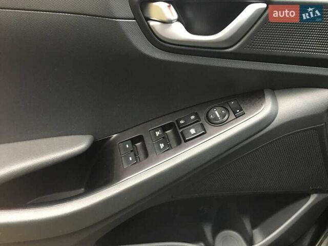 Черный Хендай Ioniq, объемом двигателя 0 л и пробегом 149 тыс. км за 11300 $, фото 12 на Automoto.ua
