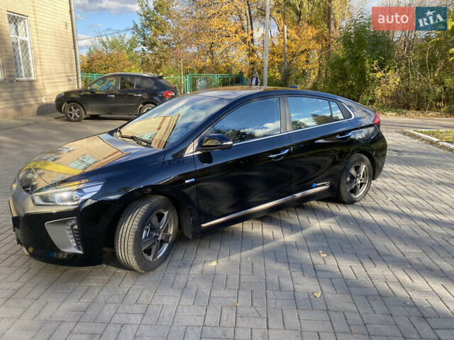 Черный Хендай Ioniq, объемом двигателя 0 л и пробегом 113 тыс. км за 13600 $, фото 2 на Automoto.ua