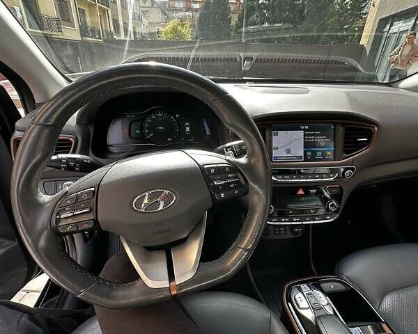 Черный Хендай Ioniq, объемом двигателя 0 л и пробегом 131 тыс. км за 14499 $, фото 12 на Automoto.ua