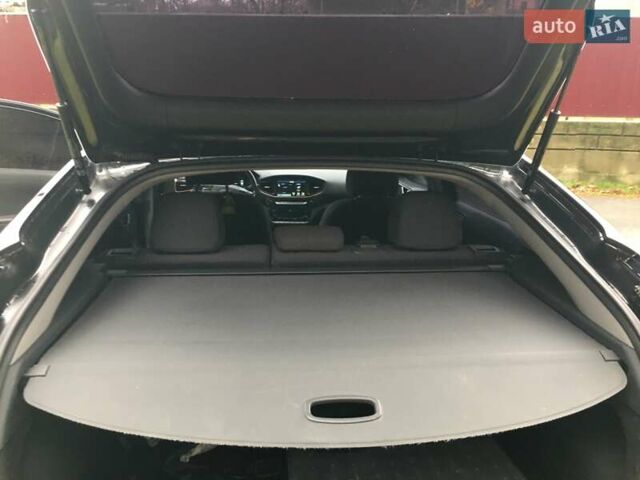 Черный Хендай Ioniq, объемом двигателя 0 л и пробегом 149 тыс. км за 11300 $, фото 10 на Automoto.ua