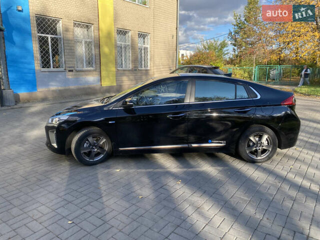 Черный Хендай Ioniq, объемом двигателя 0 л и пробегом 113 тыс. км за 13600 $, фото 3 на Automoto.ua