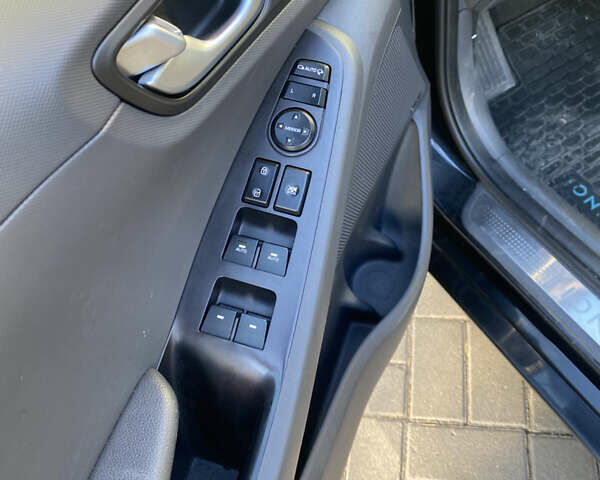 Черный Хендай Ioniq, объемом двигателя 0 л и пробегом 113 тыс. км за 13600 $, фото 15 на Automoto.ua