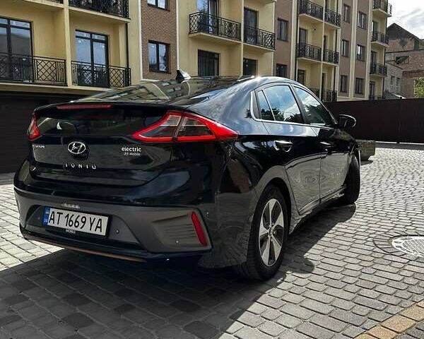 Черный Хендай Ioniq, объемом двигателя 0 л и пробегом 131 тыс. км за 14499 $, фото 6 на Automoto.ua