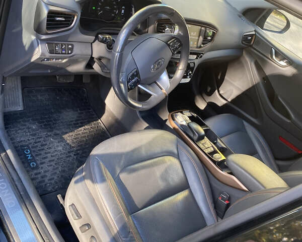 Черный Хендай Ioniq, объемом двигателя 0 л и пробегом 113 тыс. км за 13600 $, фото 8 на Automoto.ua