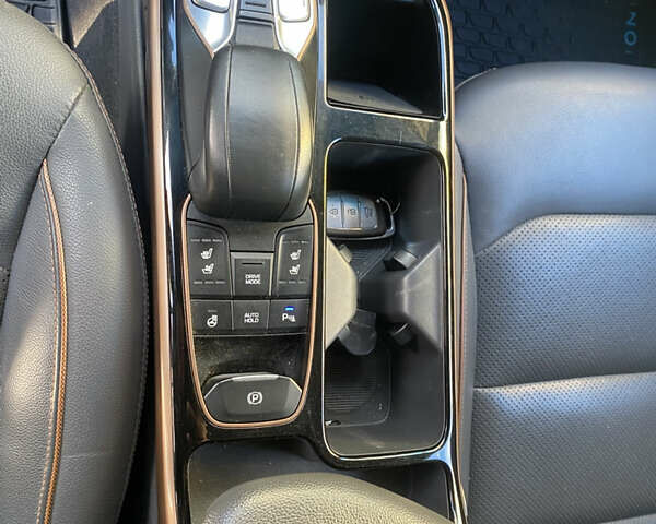 Черный Хендай Ioniq, объемом двигателя 0 л и пробегом 113 тыс. км за 13600 $, фото 13 на Automoto.ua