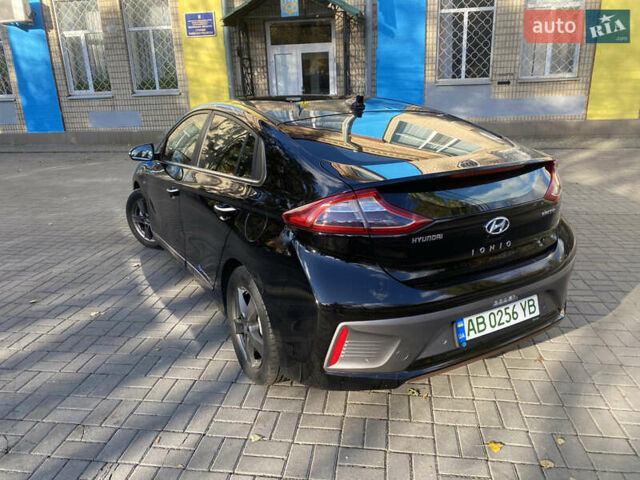 Черный Хендай Ioniq, объемом двигателя 0 л и пробегом 113 тыс. км за 13600 $, фото 5 на Automoto.ua