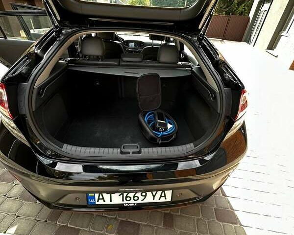 Черный Хендай Ioniq, объемом двигателя 0 л и пробегом 131 тыс. км за 14499 $, фото 10 на Automoto.ua