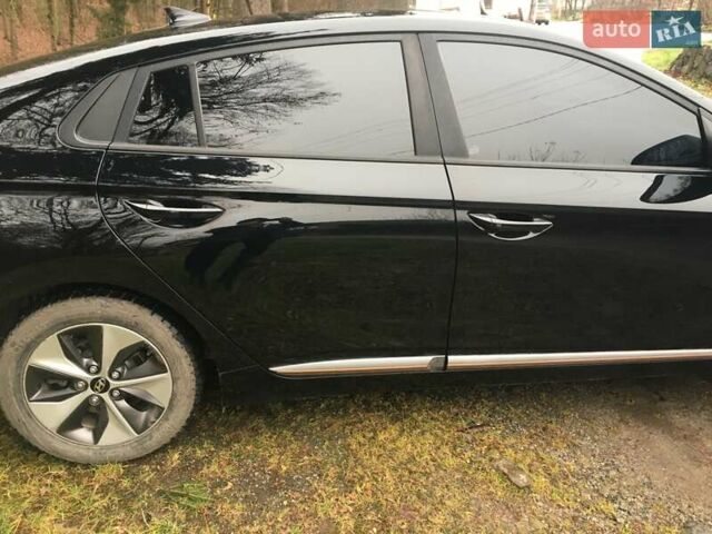 Черный Хендай Ioniq, объемом двигателя 0 л и пробегом 149 тыс. км за 11300 $, фото 3 на Automoto.ua