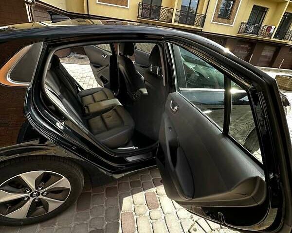 Черный Хендай Ioniq, объемом двигателя 0 л и пробегом 131 тыс. км за 14499 $, фото 23 на Automoto.ua