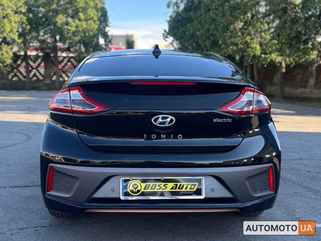 Черный Хендай Ioniq, объемом двигателя 28 л и пробегом 115 тыс. км за 15190 $, фото 4 на Automoto.ua