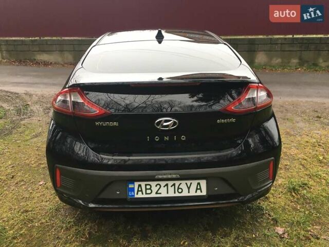 Черный Хендай Ioniq, объемом двигателя 0 л и пробегом 149 тыс. км за 11300 $, фото 4 на Automoto.ua