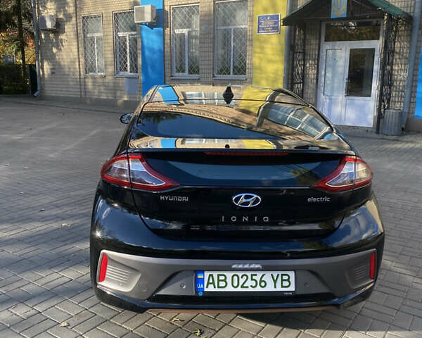 Черный Хендай Ioniq, объемом двигателя 0 л и пробегом 113 тыс. км за 13600 $, фото 6 на Automoto.ua