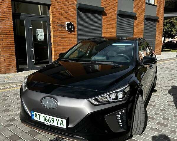 Черный Хендай Ioniq, объемом двигателя 0 л и пробегом 131 тыс. км за 14499 $, фото 3 на Automoto.ua