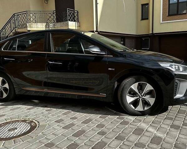 Черный Хендай Ioniq, объемом двигателя 0 л и пробегом 131 тыс. км за 14499 $, фото 5 на Automoto.ua
