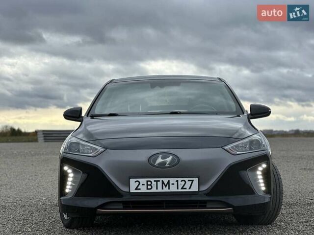 Черный Хендай Ioniq, объемом двигателя 0 л и пробегом 122 тыс. км за 11999 $, фото 3 на Automoto.ua
