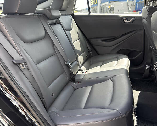 Чорний Хендай Ioniq, об'ємом двигуна 0 л та пробігом 121 тис. км за 12950 $, фото 17 на Automoto.ua