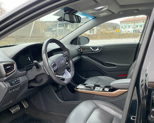Черный Хендай Ioniq, объемом двигателя 0 л и пробегом 128 тыс. км за 12300 $, фото 20 на Automoto.ua