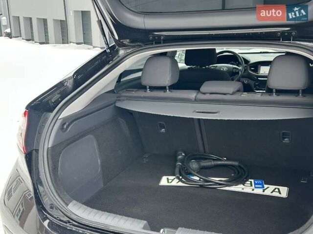 Черный Хендай Ioniq, объемом двигателя 0 л и пробегом 123 тыс. км за 12100 $, фото 38 на Automoto.ua