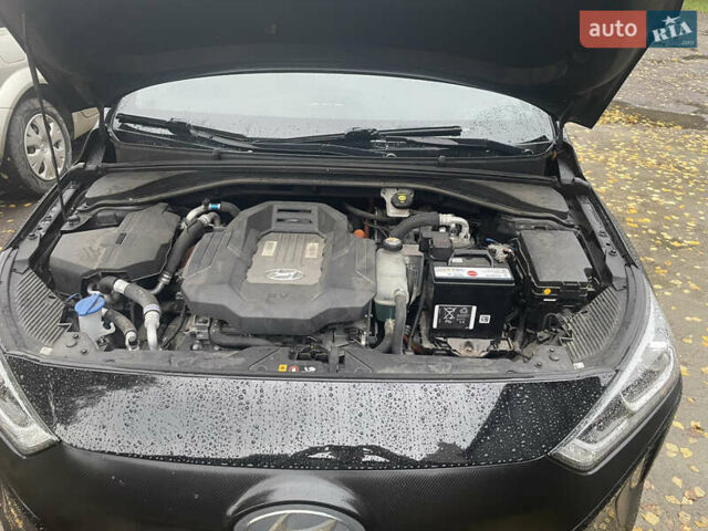 Черный Хендай Ioniq, объемом двигателя 0 л и пробегом 122 тыс. км за 13200 $, фото 10 на Automoto.ua