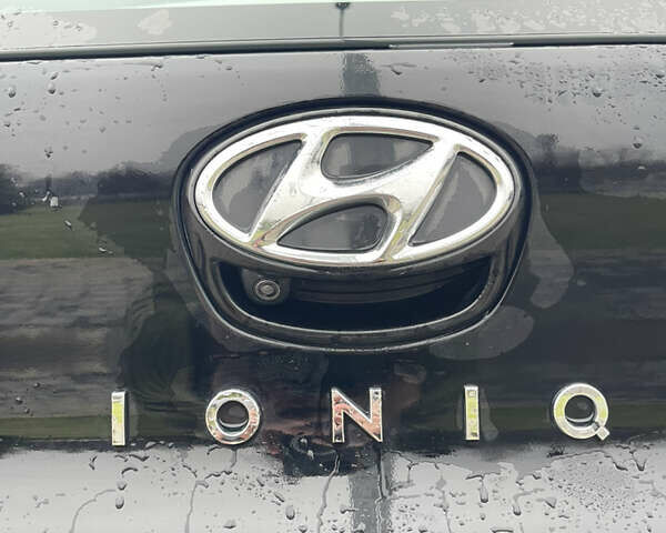 Черный Хендай Ioniq, объемом двигателя 0 л и пробегом 113 тыс. км за 13300 $, фото 9 на Automoto.ua