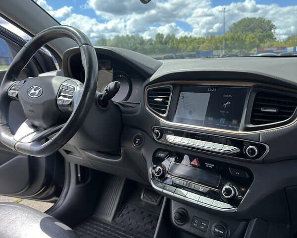 Черный Хендай Ioniq, объемом двигателя 0 л и пробегом 121 тыс. км за 12950 $, фото 22 на Automoto.ua