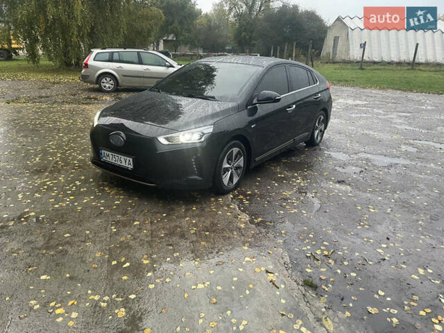 Черный Хендай Ioniq, объемом двигателя 0 л и пробегом 122 тыс. км за 13200 $, фото 8 на Automoto.ua