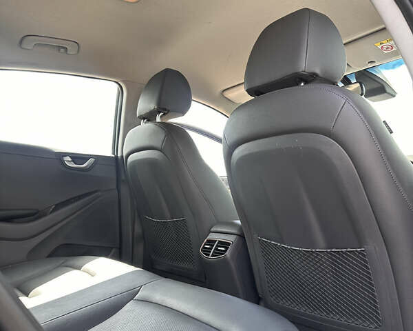 Черный Хендай Ioniq, объемом двигателя 0 л и пробегом 121 тыс. км за 12950 $, фото 19 на Automoto.ua