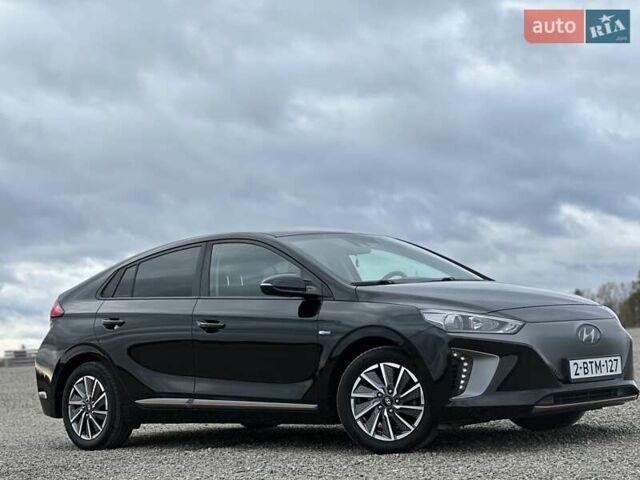 Черный Хендай Ioniq, объемом двигателя 0 л и пробегом 122 тыс. км за 11999 $, фото 7 на Automoto.ua