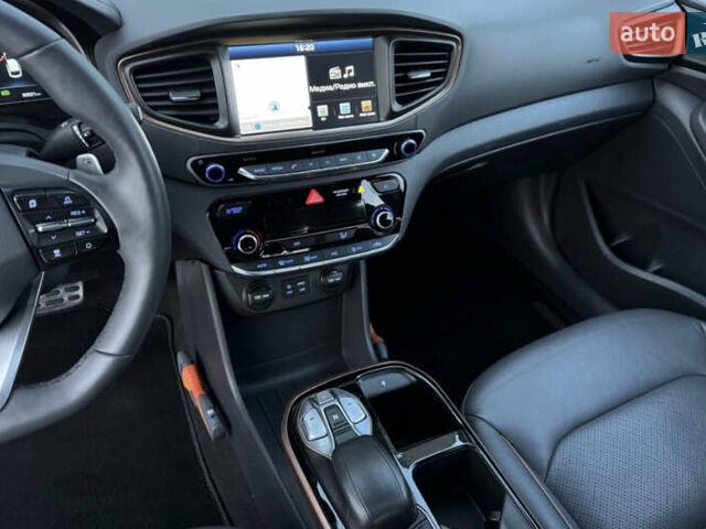 Черный Хендай Ioniq, объемом двигателя 0 л и пробегом 105 тыс. км за 12150 $, фото 21 на Automoto.ua