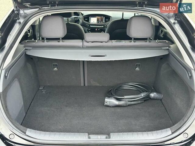 Черный Хендай Ioniq, объемом двигателя 0 л и пробегом 122 тыс. км за 11999 $, фото 43 на Automoto.ua