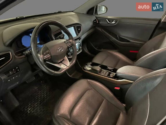 Черный Хендай Ioniq, объемом двигателя 0 л и пробегом 89 тыс. км за 12934 $, фото 8 на Automoto.ua
