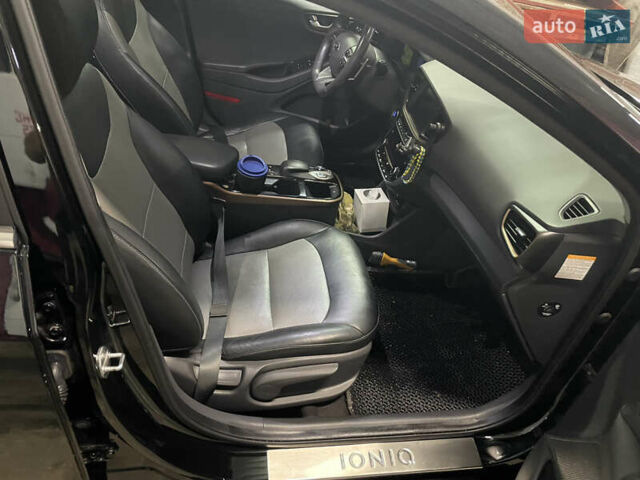 Черный Хендай Ioniq, объемом двигателя 0 л и пробегом 122 тыс. км за 13200 $, фото 12 на Automoto.ua