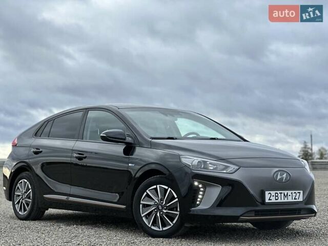 Черный Хендай Ioniq, объемом двигателя 0 л и пробегом 122 тыс. км за 11999 $, фото 5 на Automoto.ua