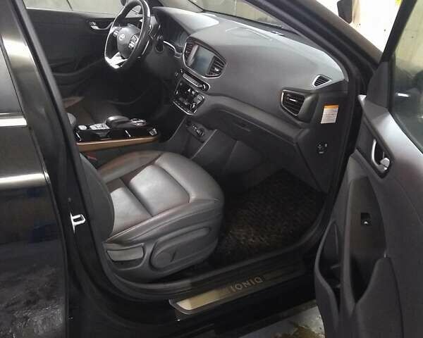 Черный Хендай Ioniq, объемом двигателя 0 л и пробегом 44 тыс. км за 17300 $, фото 5 на Automoto.ua