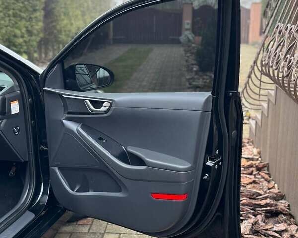 Черный Хендай Ioniq, объемом двигателя 0 л и пробегом 210 тыс. км за 12350 $, фото 11 на Automoto.ua