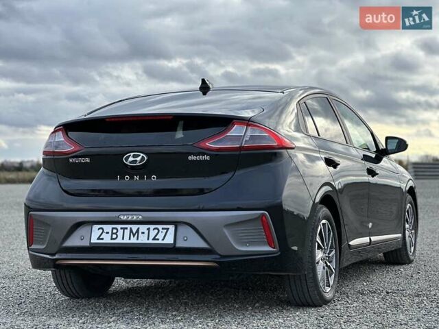 Черный Хендай Ioniq, объемом двигателя 0 л и пробегом 122 тыс. км за 11999 $, фото 21 на Automoto.ua