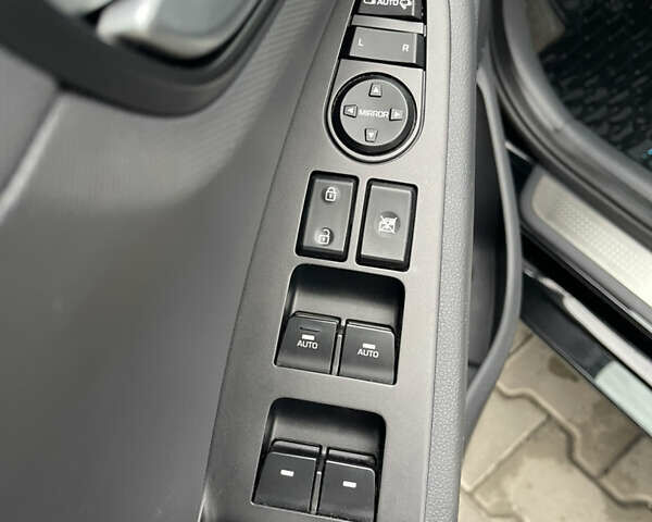 Черный Хендай Ioniq, объемом двигателя 0 л и пробегом 113 тыс. км за 13300 $, фото 27 на Automoto.ua