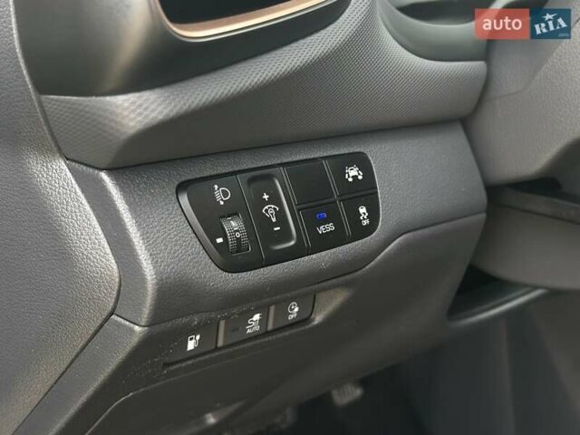 Черный Хендай Ioniq, объемом двигателя 0 л и пробегом 122 тыс. км за 11999 $, фото 58 на Automoto.ua