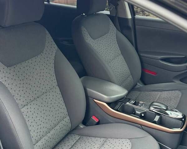 Черный Хендай Ioniq, объемом двигателя 0 л и пробегом 210 тыс. км за 12350 $, фото 14 на Automoto.ua