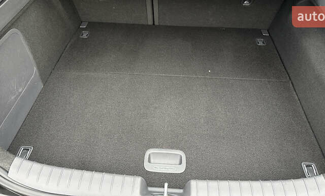 Черный Хендай Ioniq, объемом двигателя 0 л и пробегом 147 тыс. км за 12900 $, фото 12 на Automoto.ua