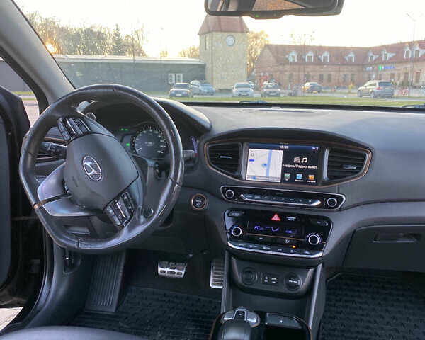Черный Хендай Ioniq, объемом двигателя 0 л и пробегом 128 тыс. км за 12200 $, фото 14 на Automoto.ua