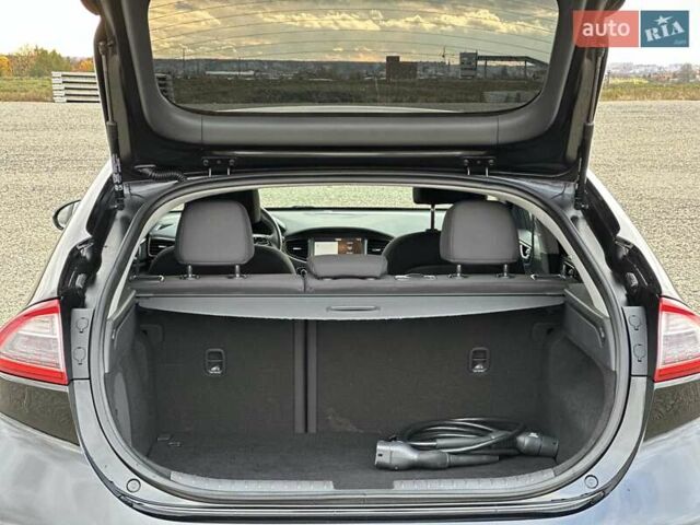 Черный Хендай Ioniq, объемом двигателя 0 л и пробегом 122 тыс. км за 11999 $, фото 42 на Automoto.ua