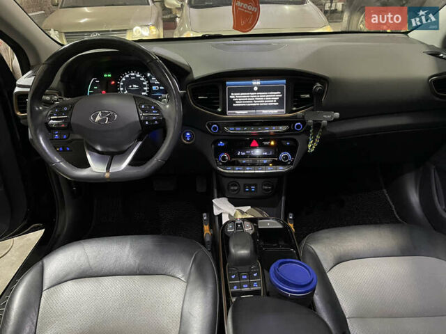 Черный Хендай Ioniq, объемом двигателя 0 л и пробегом 122 тыс. км за 13200 $, фото 21 на Automoto.ua