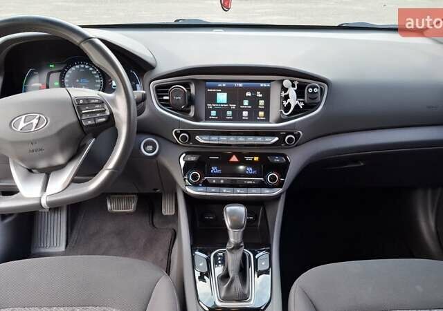Чорний Хендай Ioniq, об'ємом двигуна 1.58 л та пробігом 150 тис. км за 14200 $, фото 9 на Automoto.ua