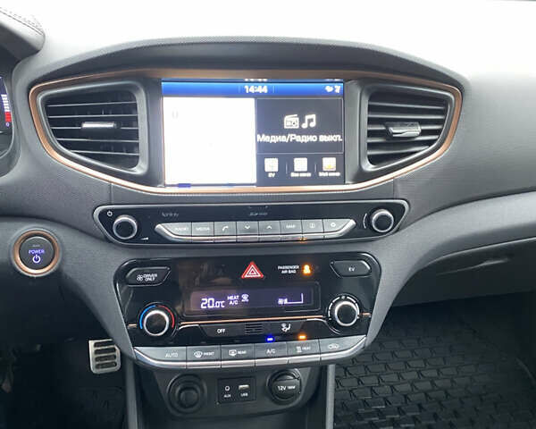 Черный Хендай Ioniq, объемом двигателя 0 л и пробегом 128 тыс. км за 12300 $, фото 36 на Automoto.ua