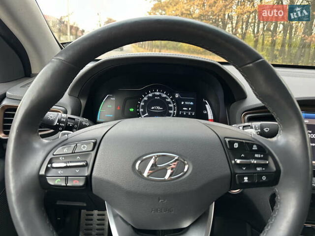Черный Хендай Ioniq, объемом двигателя 0 л и пробегом 147 тыс. км за 12900 $, фото 15 на Automoto.ua