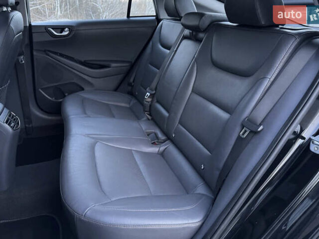 Черный Хендай Ioniq, объемом двигателя 0 л и пробегом 105 тыс. км за 12150 $, фото 25 на Automoto.ua