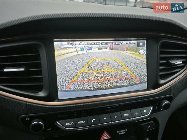 Чорний Хендай Ioniq, об'ємом двигуна 0 л та пробігом 98 тис. км за 13250 $, фото 59 на Automoto.ua